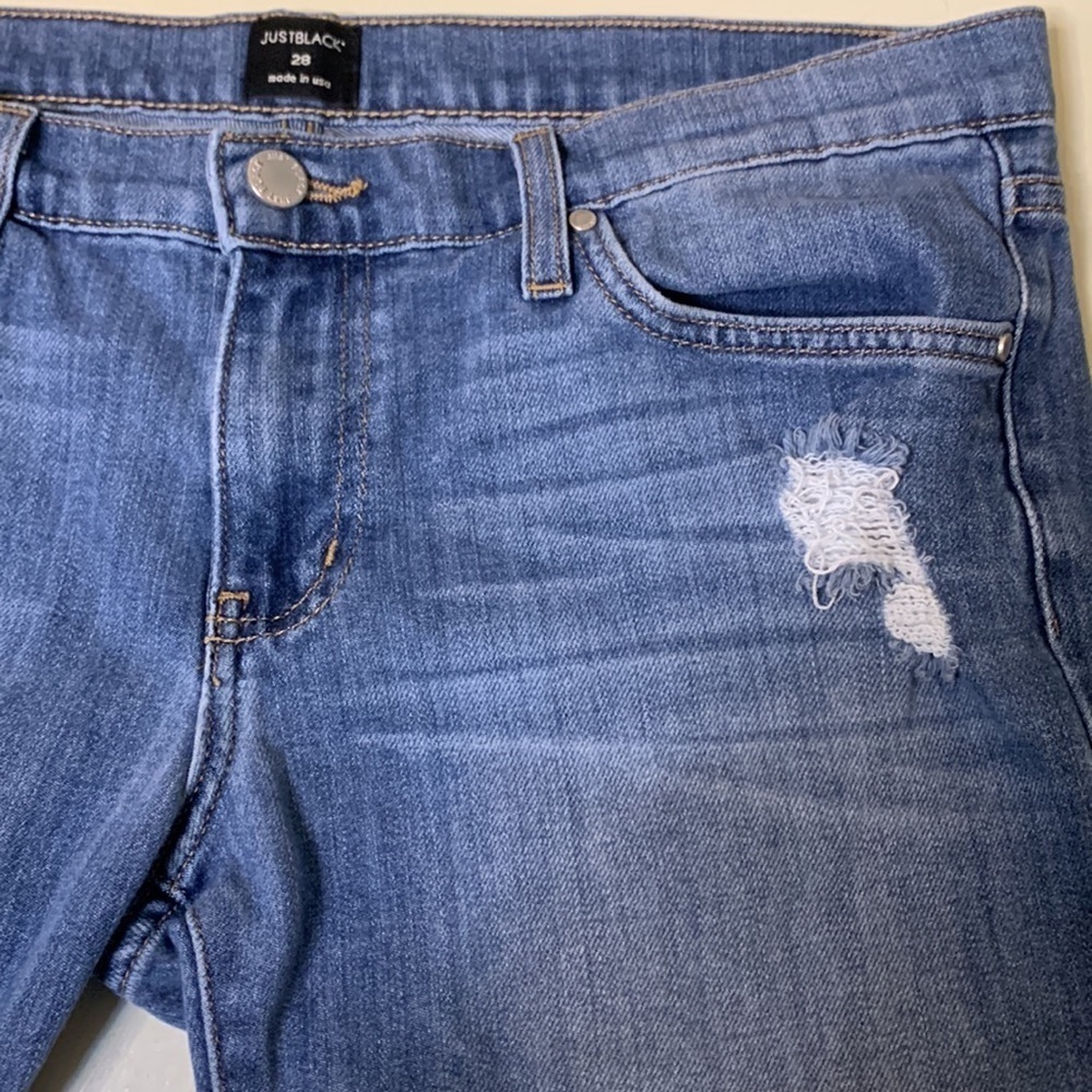 Just Black Distressed Cropped Straight Leg Jean - Picture 3 of 10